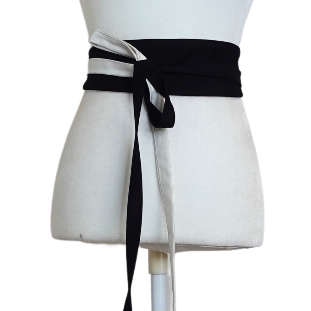 Reversible Magic Belt in Black and Ivory